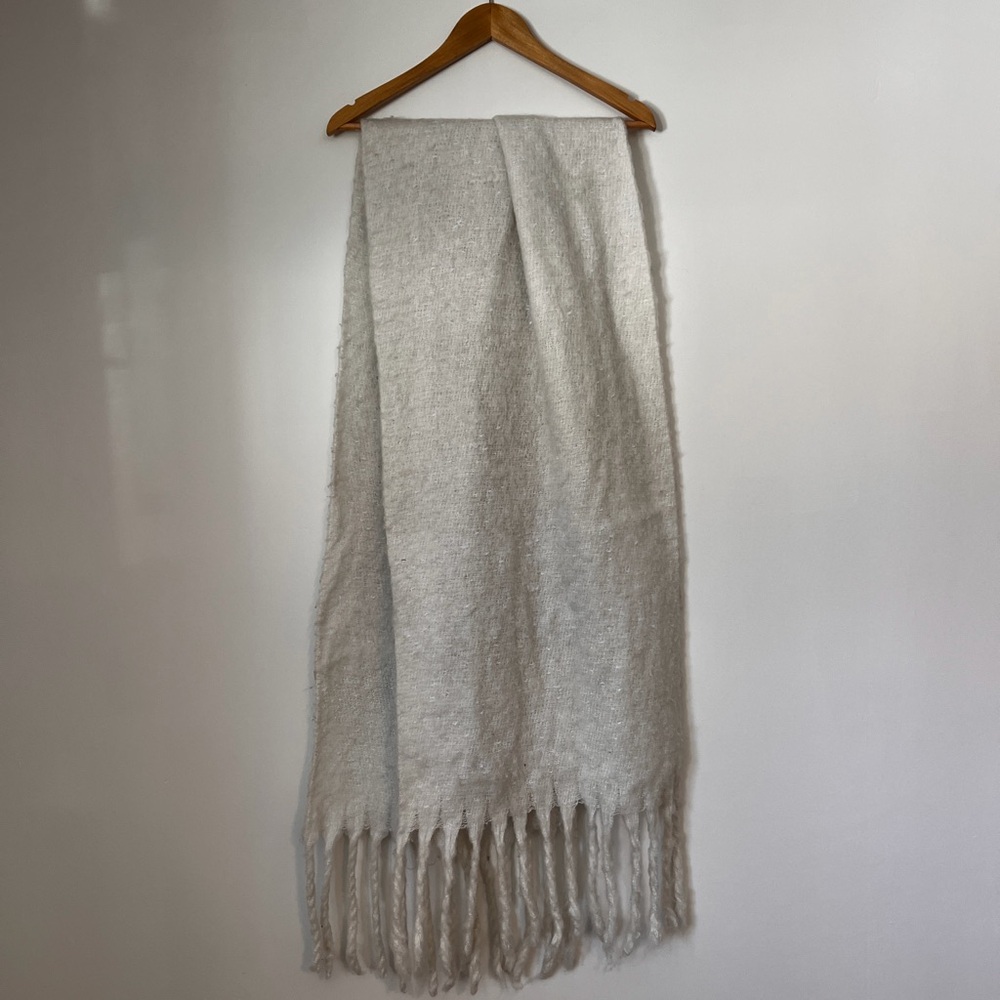 Large White “Cloud-Like” Fringed Scarf